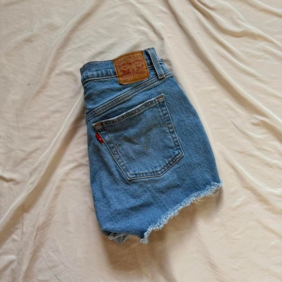 Levi 501 Medium Washed Distressed Denim Shorts - Picture 1 of 7